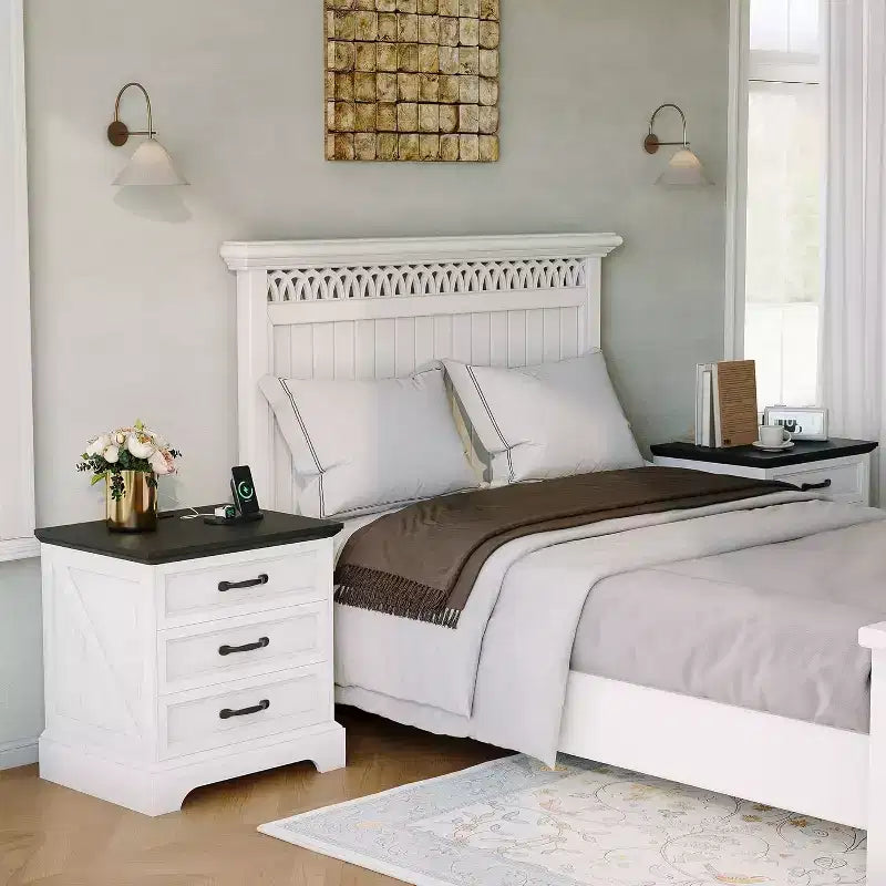 Comodino moderno in stile rustico con 3 ampi cassetti, tavolino laterale da 63 cm di larghezza in legno retrò, comodino grande per camera da letto, bianco