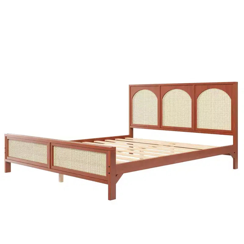 Letto a piattaforma in legno matrimoniale/king size con testiera e pediera in rattan, struttura letto con gambe di supporto