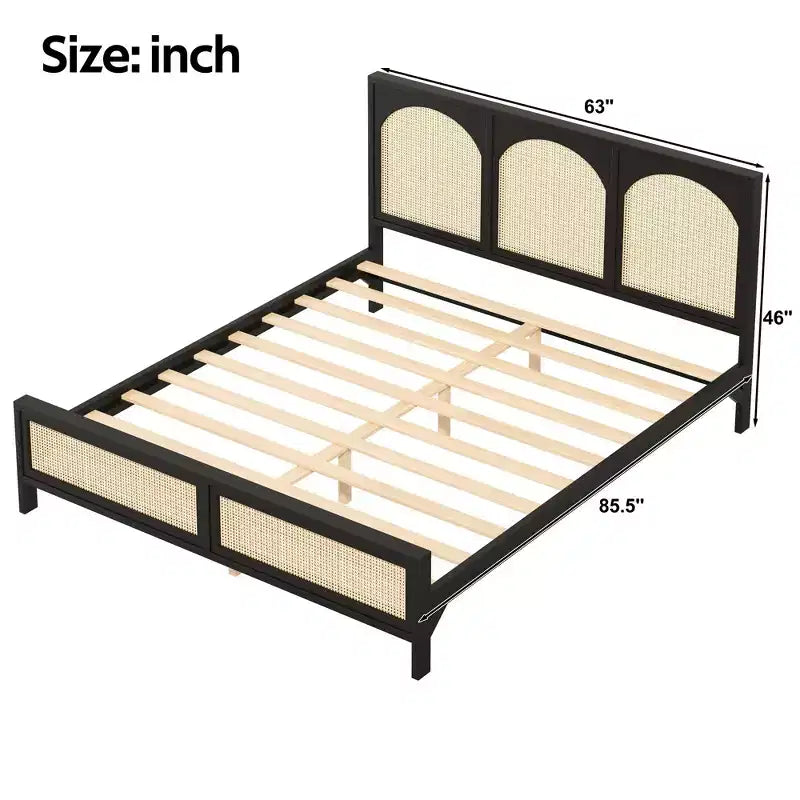 Letto a piattaforma in legno matrimoniale/king size con testiera e pediera in rattan, struttura letto con gambe di supporto