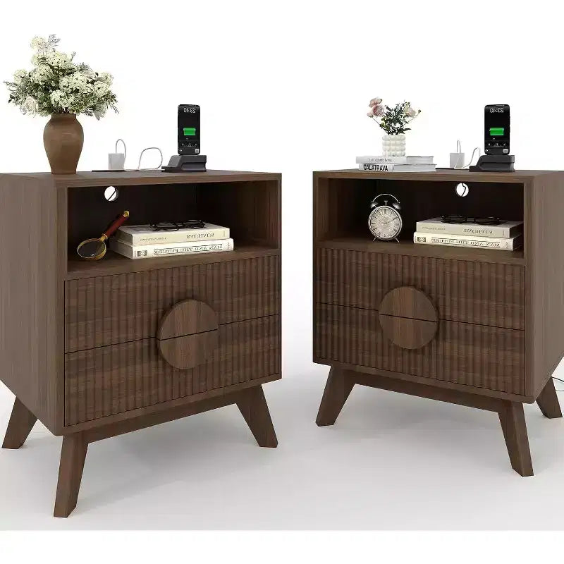 2 comodini moderni con scanalature, gambe angolate e maniglie rotonde in legno, 2 cassetti, tavolino da salotto per camera da letto e soggiorno