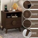 2 comodini moderni con scanalature, gambe angolate e maniglie rotonde in legno, 2 cassetti, tavolino da salotto per camera da letto e soggiorno