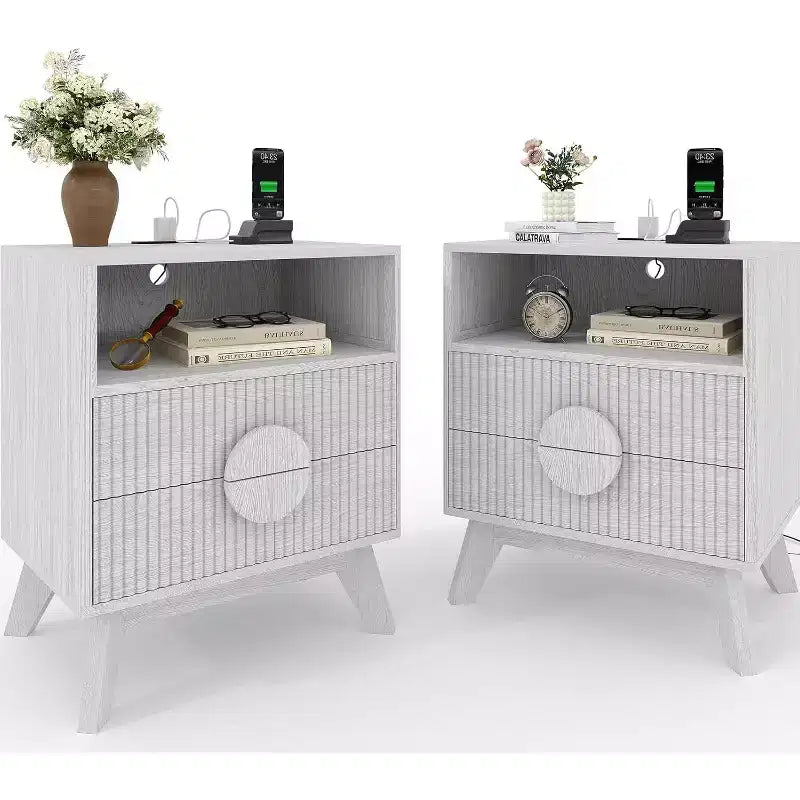 2 comodini moderni con scanalature, gambe angolate e maniglie rotonde in legno, 2 cassetti, tavolino da salotto per camera da letto e soggiorno