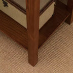 Comodino marrone: Legno massello, stile Mission, 71 cm di altezza, con cassetto